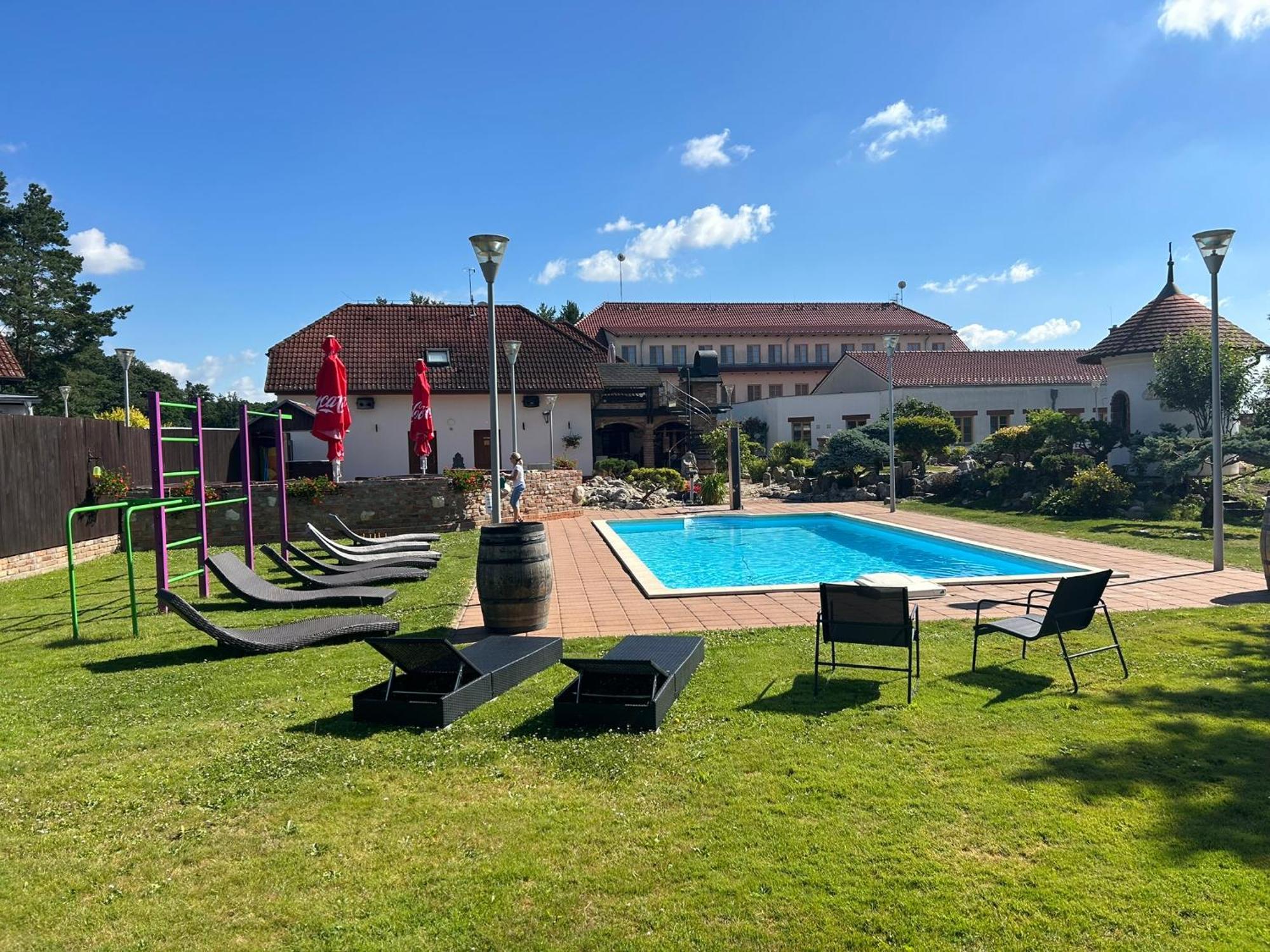Garni Hotel Celnice Břeclav Екстериор снимка
