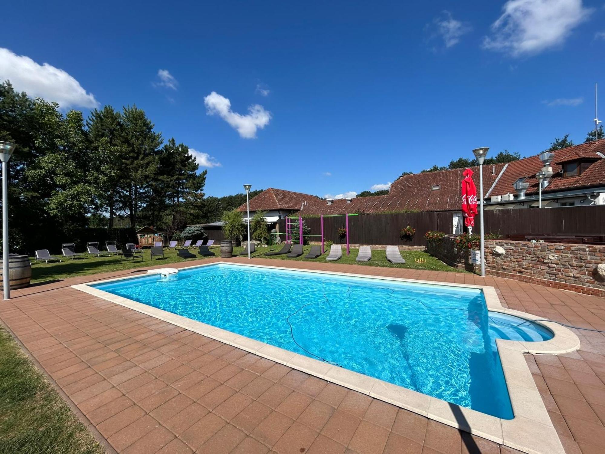 Garni Hotel Celnice Břeclav Екстериор снимка