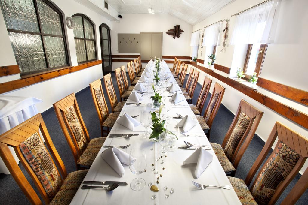 Garni Hotel Celnice Břeclav Екстериор снимка