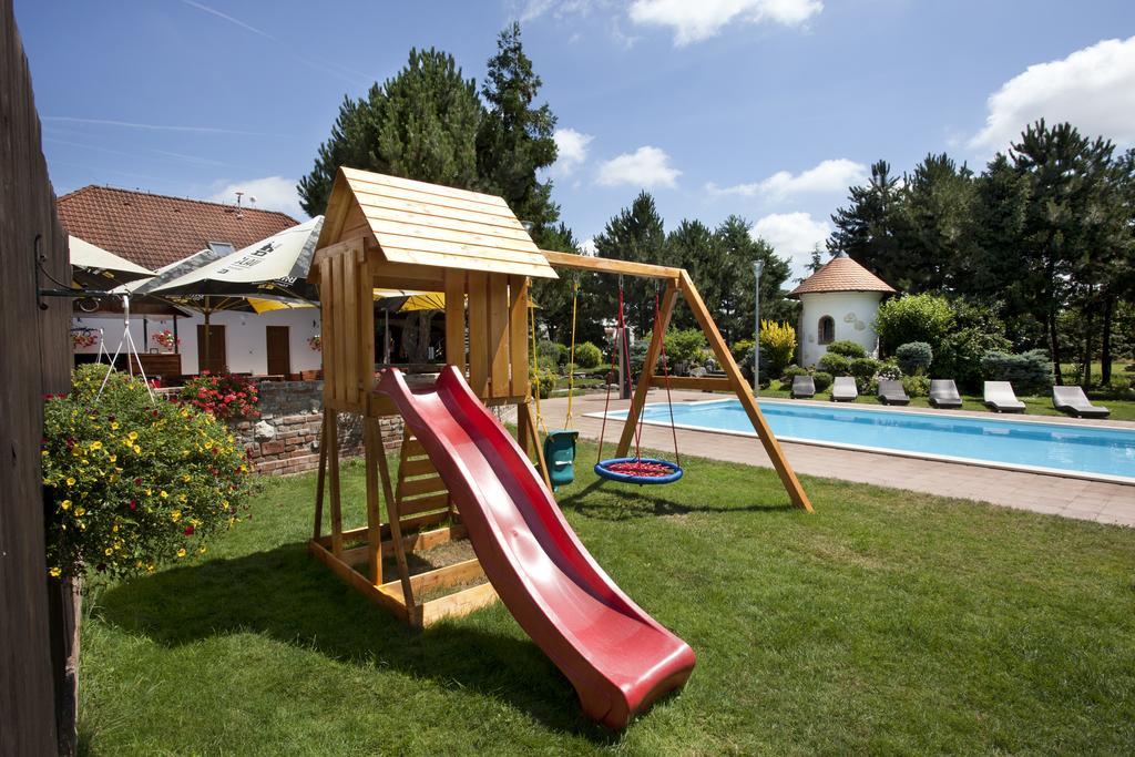 Garni Hotel Celnice Břeclav Екстериор снимка